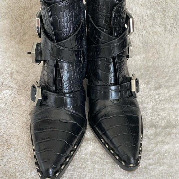 Gianni Bini crocodile look leather ankle books - Picture 5 of 7